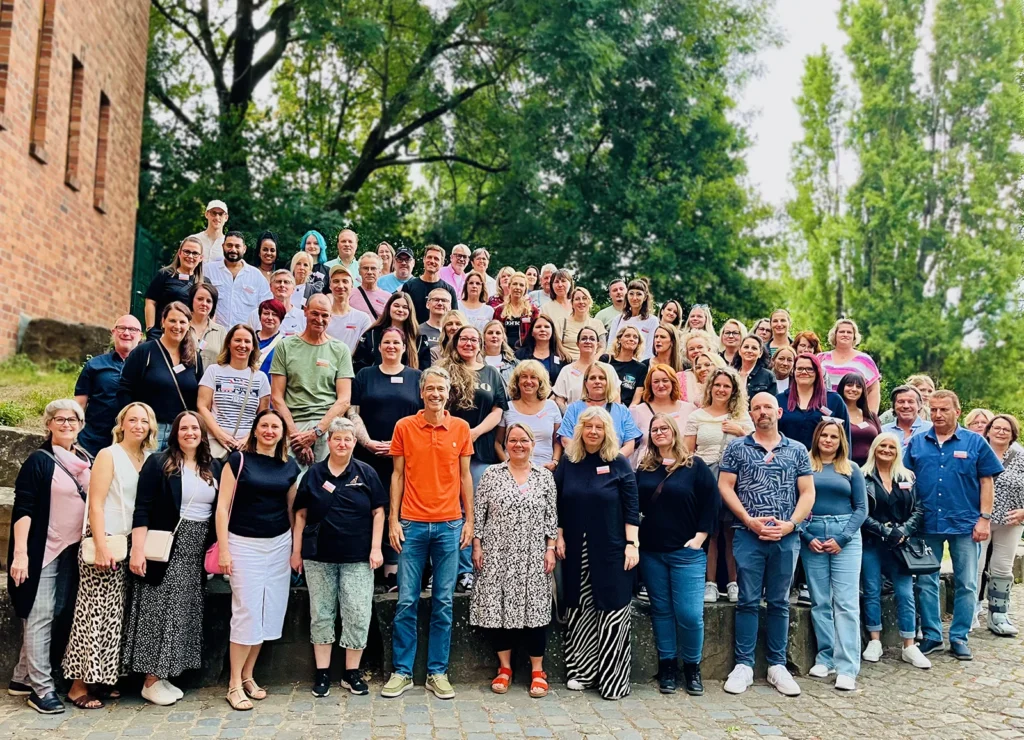 Gruppenbild der Mitarbeiter (w/m/d) von deinAlltagshelfer